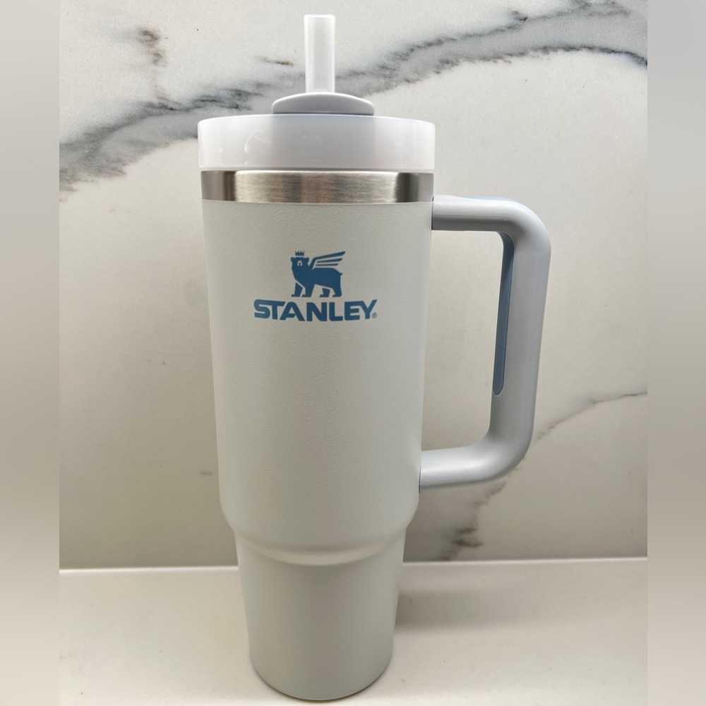 NEW RELEASE!! THE QUENCHER H2.0 FLOWSTATE™ TUMBLER | 30 oz Color: Fog